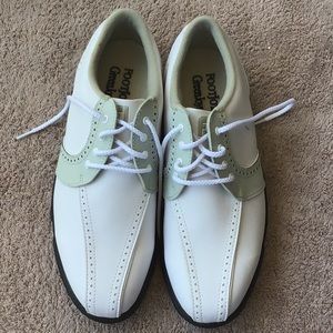 Golf shoes